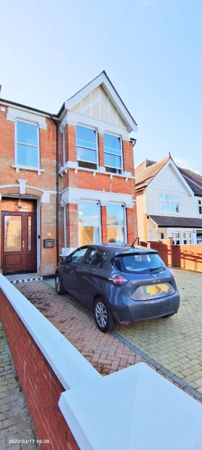 Marigold Villa Harrow Buitenkant foto