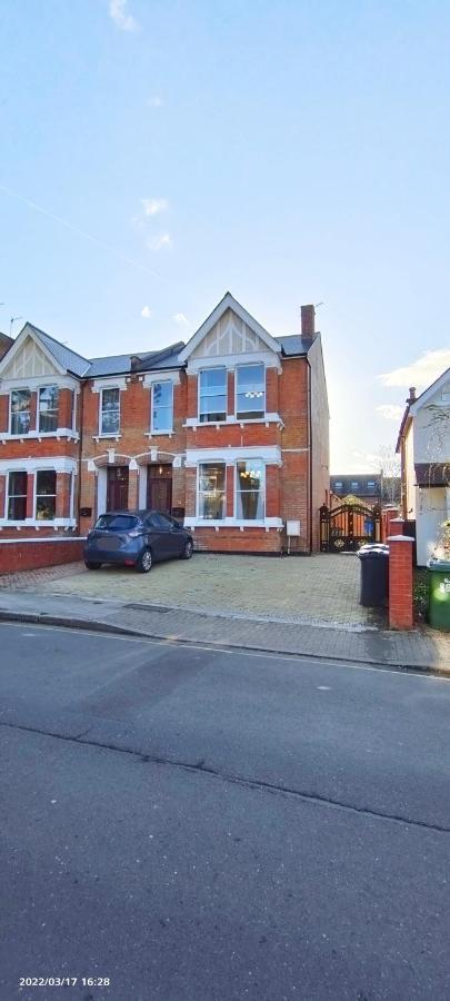 Marigold Villa Harrow Buitenkant foto